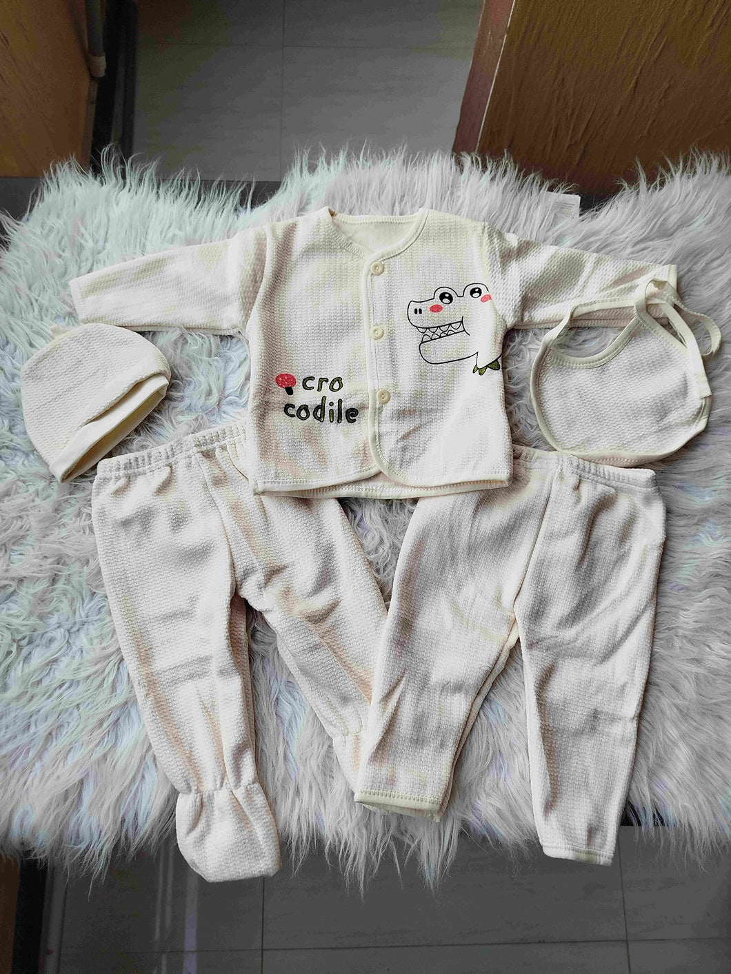 Newborn Baby 5 Pcs Winter Starter Set – Warm & Soft Outfit for 0–4 Months