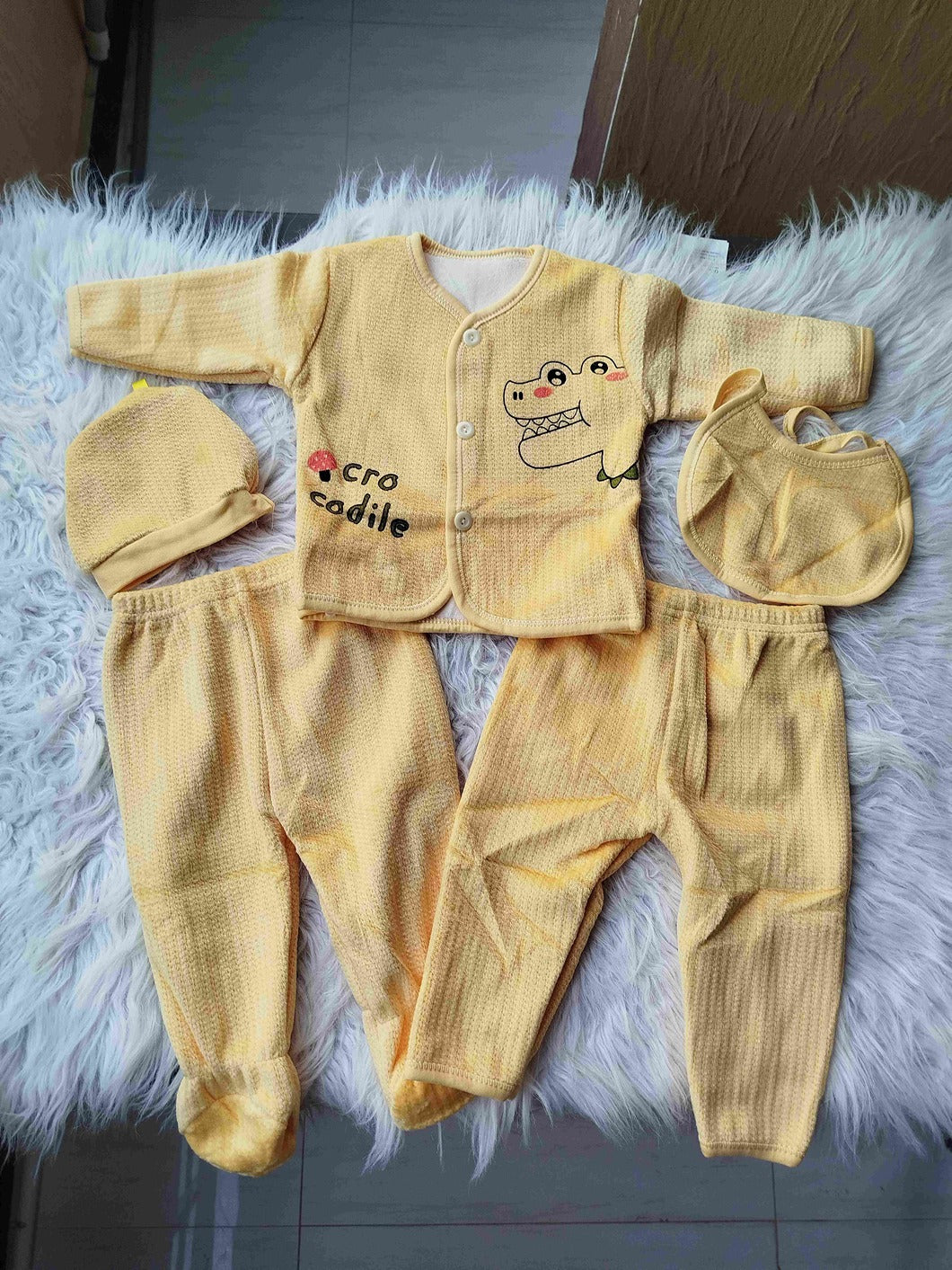 Newborn Baby 5 Pcs Winter Starter Set – Warm & Soft Outfit for 0–4 Months