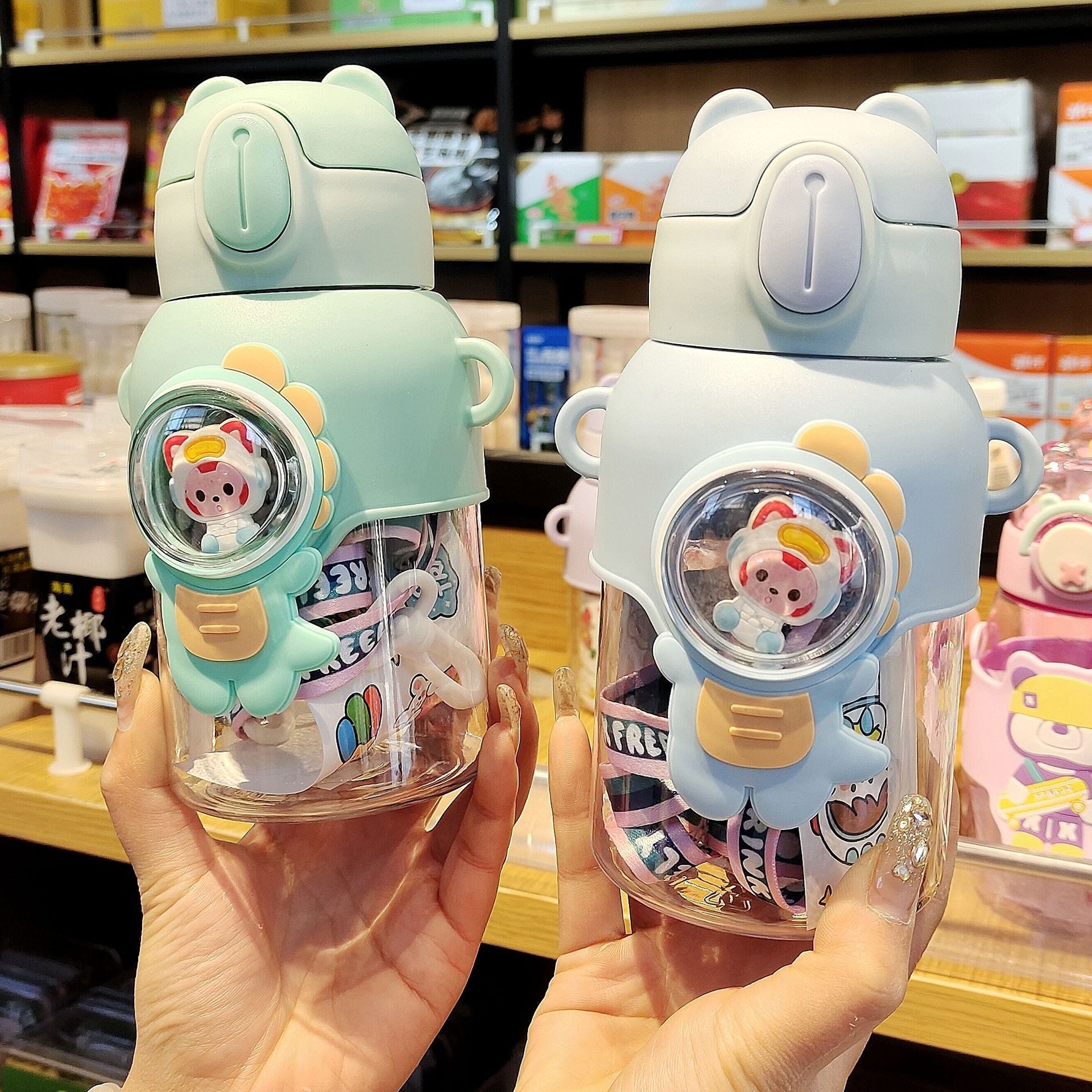 Imported 600ml Kids Cartoon Sippy Cup 3D Big Character Bottle with Leak-Proof Straw and Adjustable Strap